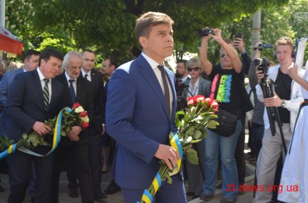 У Житомирі відкрили дошку загиблому в авіакатастрофі Президентові Польщі