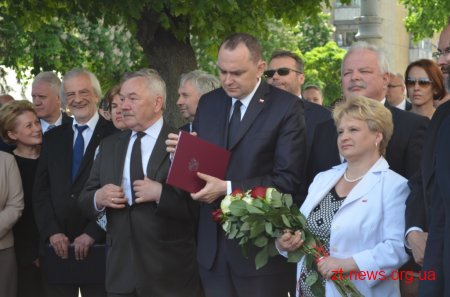У Житомирі відкрили дошку загиблому в авіакатастрофі Президентові Польщі