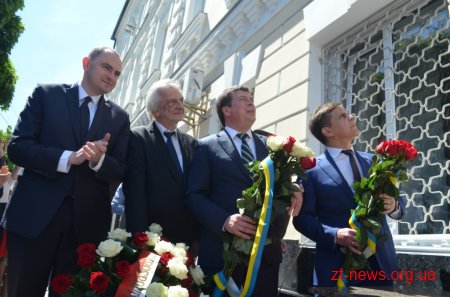 У Житомирі відкрили дошку загиблому в авіакатастрофі Президентові Польщі