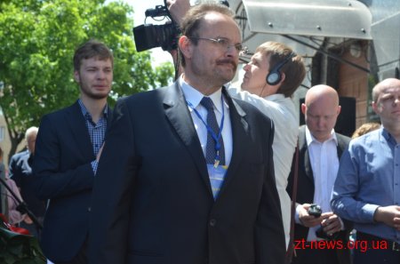 У Житомирі відкрили дошку загиблому в авіакатастрофі Президентові Польщі