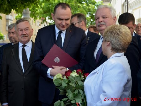 У Житомирі відкрили дошку загиблому в авіакатастрофі Президентові Польщі