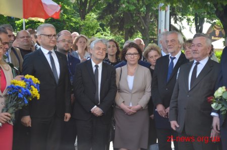 У Житомирі відкрили дошку загиблому в авіакатастрофі Президентові Польщі