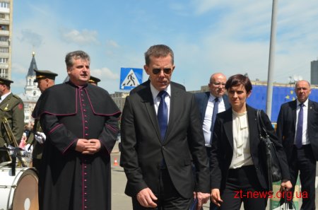 У Житомирі відкрили дошку загиблому в авіакатастрофі Президентові Польщі