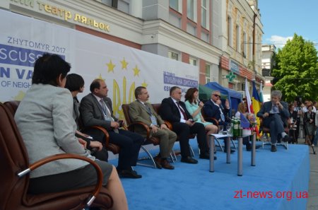 У Житомирі відбулась публічна дискусія «Європейські цінності. Досвід добросусідства»