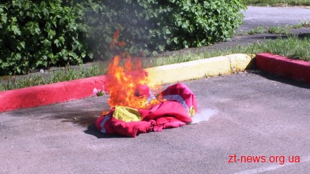Рятувальники провели показові заняття для працівників однієї з автозаправних станцій Житомира