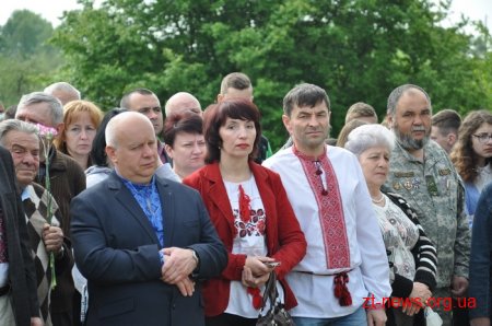В Овручі відкрили відреставрований пам'ятник загиблим воїнам УПА