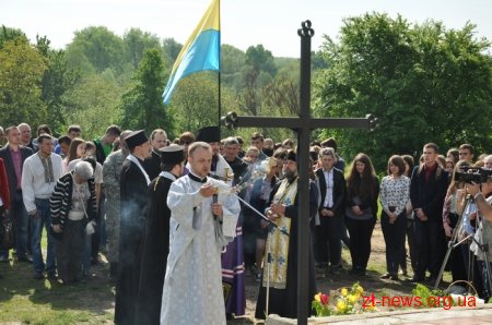 В Овручі відкрили відреставрований пам'ятник загиблим воїнам УПА