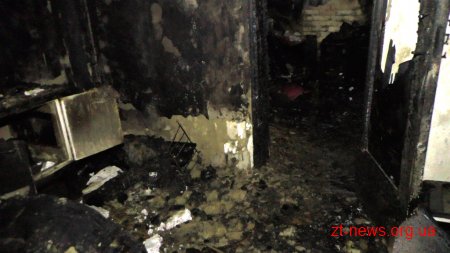 У Житомирі три відділення рятувальників ліквідовували пожежу в житловому будинку