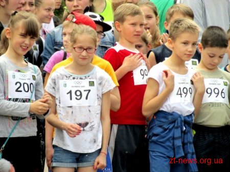 Близько 700 учасників взяли участь у змаганнях з бігу у рамках Олімпійського дня