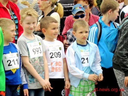 Близько 700 учасників взяли участь у змаганнях з бігу у рамках Олімпійського дня