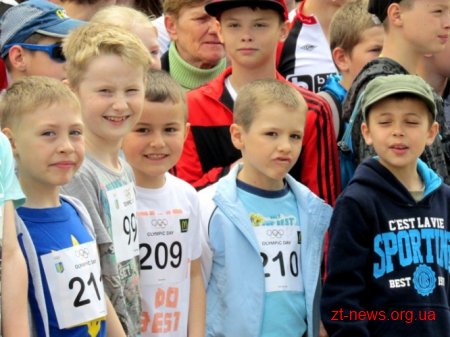 Близько 700 учасників взяли участь у змаганнях з бігу у рамках Олімпійського дня