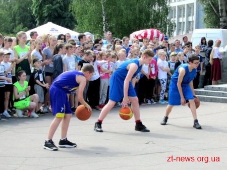Близько 700 учасників взяли участь у змаганнях з бігу у рамках Олімпійського дня