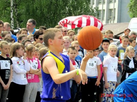 Близько 700 учасників взяли участь у змаганнях з бігу у рамках Олімпійського дня