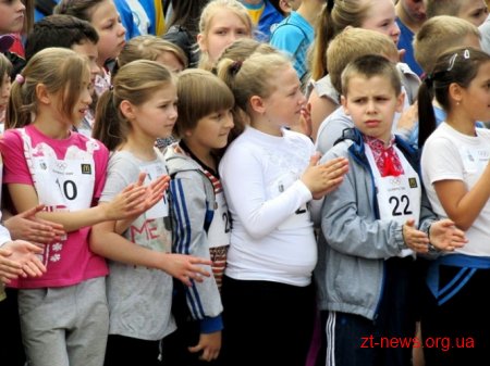 Близько 700 учасників взяли участь у змаганнях з бігу у рамках Олімпійського дня