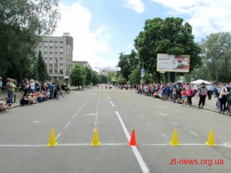 Близько 700 учасників взяли участь у змаганнях з бігу у рамках Олімпійського дня