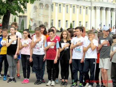 Близько 700 учасників взяли участь у змаганнях з бігу у рамках Олімпійського дня