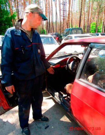 Двоє працівників бронетанкового заводу викрадали металеві частини відходів виробництва