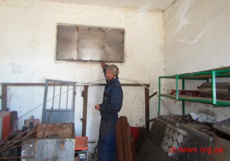 Двоє працівників бронетанкового заводу викрадали металеві частини відходів виробництва