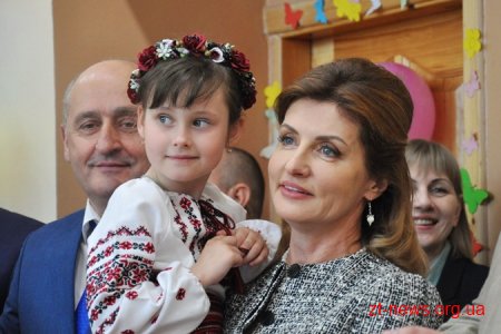 У Житомирі Марина Порошенко привітала школярів зі святом "Останнього дзвоника"