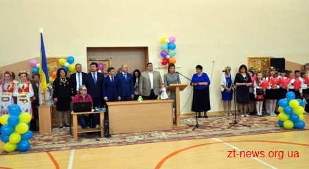 У Житомирі Марина Порошенко привітала школярів зі святом "Останнього дзвоника"