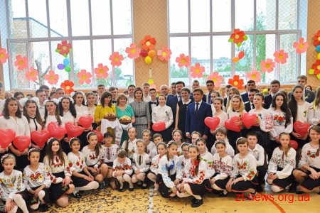 У Житомирі Марина Порошенко привітала школярів зі святом "Останнього дзвоника"