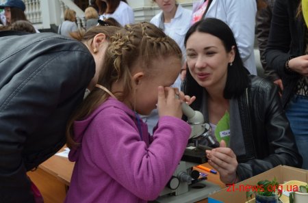 Вулиця Михайлівська на один день перетворилася на профорієнтаційні простори для дітей та їх батьків