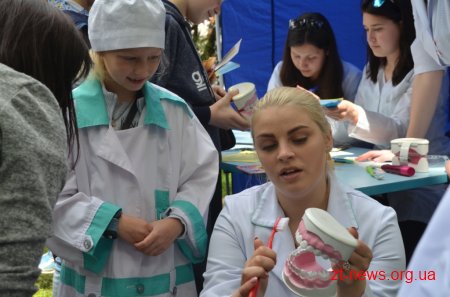 Вулиця Михайлівська на один день перетворилася на профорієнтаційні простори для дітей та їх батьків