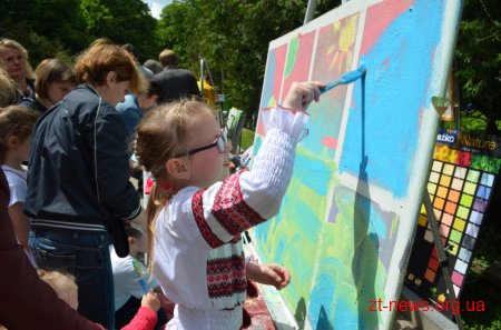 Вулиця Михайлівська на один день перетворилася на профорієнтаційні простори для дітей та їх батьків