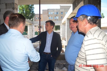 У Житомирі активними темпами ведеться будівництво гімназії та дитсадка