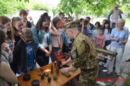 Житомирські кінологи запросили до себе в гості дітей