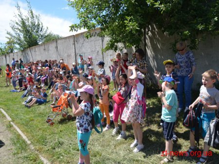 Житомирські кінологи запросили до себе в гості дітей