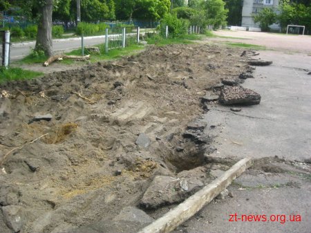 Будівельники розпочали роботи по проекту мультиспортивного майданчику поблизу ліцею №24