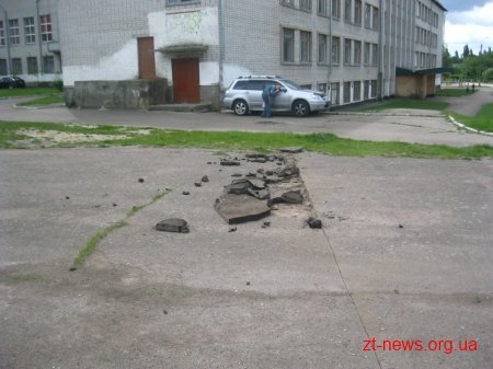 Будівельники розпочали роботи по проекту мультиспортивного майданчику поблизу ліцею №24