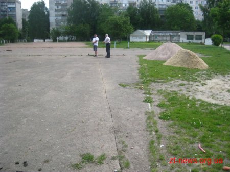 Будівельники розпочали роботи по проекту мультиспортивного майданчику поблизу ліцею №24