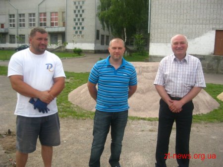 Будівельники розпочали роботи по проекту мультиспортивного майданчику поблизу ліцею №24