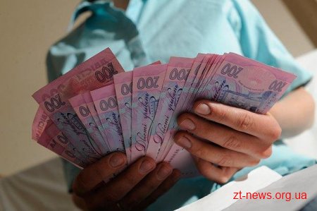 У Житомирі жінка напозичала у своїх знайомих майже 4 млн грн. не маючи намірів їх повертати