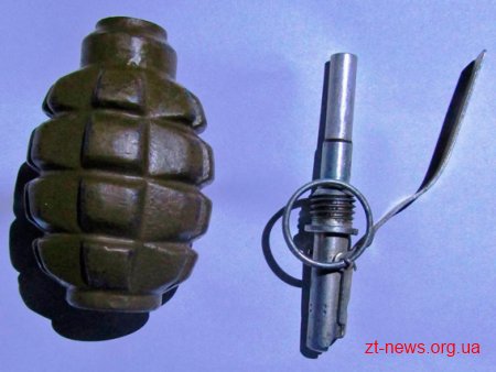 На Житомирщині хлопець гуляв з гранатою у руках