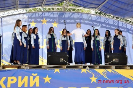 У Житомирі студенти коледжу культури і мистецтв виконували пісні мовами Європи