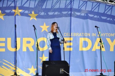У Житомирі студенти коледжу культури і мистецтв виконували пісні мовами Європи