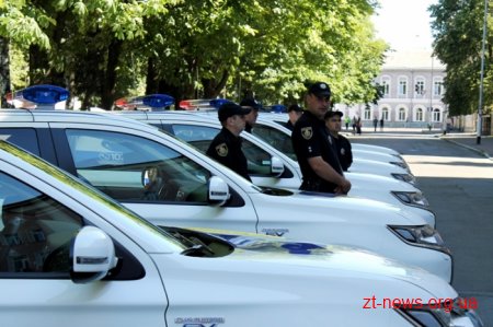 Житомирські поліцейські отримали 18 нових авто