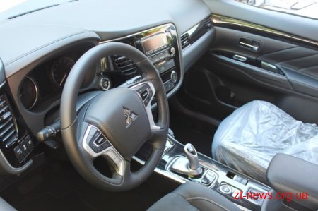 Житомирські поліцейські отримали 18 нових авто