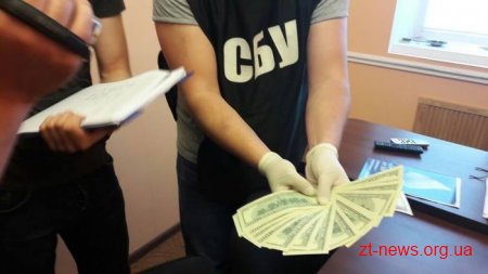 У Житомирі СБУ затримала депутата райради, який намагався підкупити поліцейського