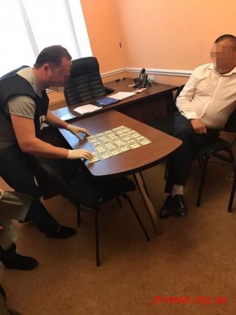 У Житомирі СБУ затримала депутата райради, який намагався підкупити поліцейського