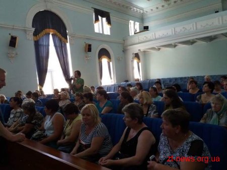 Житомирські медики прийшли до мера вимагати зарплату