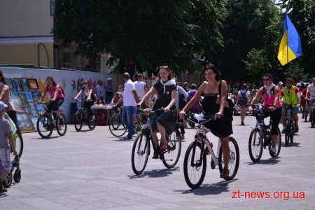 Вперше у Житомирі відбувся велопарад дівчат