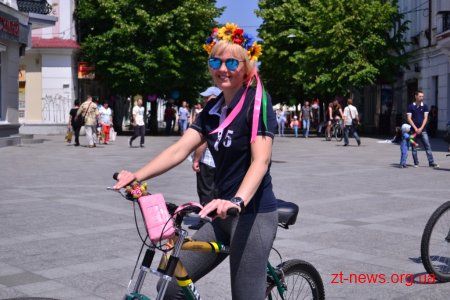 Вперше у Житомирі відбувся велопарад дівчат