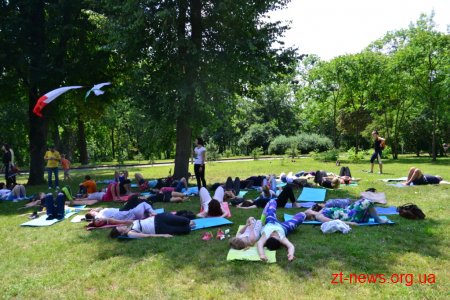 У Житомирі вперше святкували Міжнародний день йоги