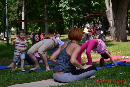 У Житомирі вперше святкували Міжнародний день йоги