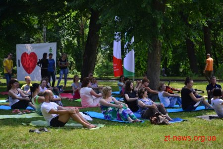 У Житомирі вперше святкували Міжнародний день йоги