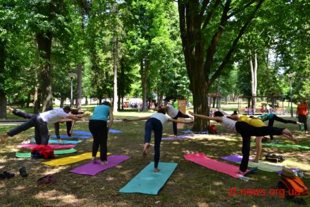 У Житомирі вперше святкували Міжнародний день йоги